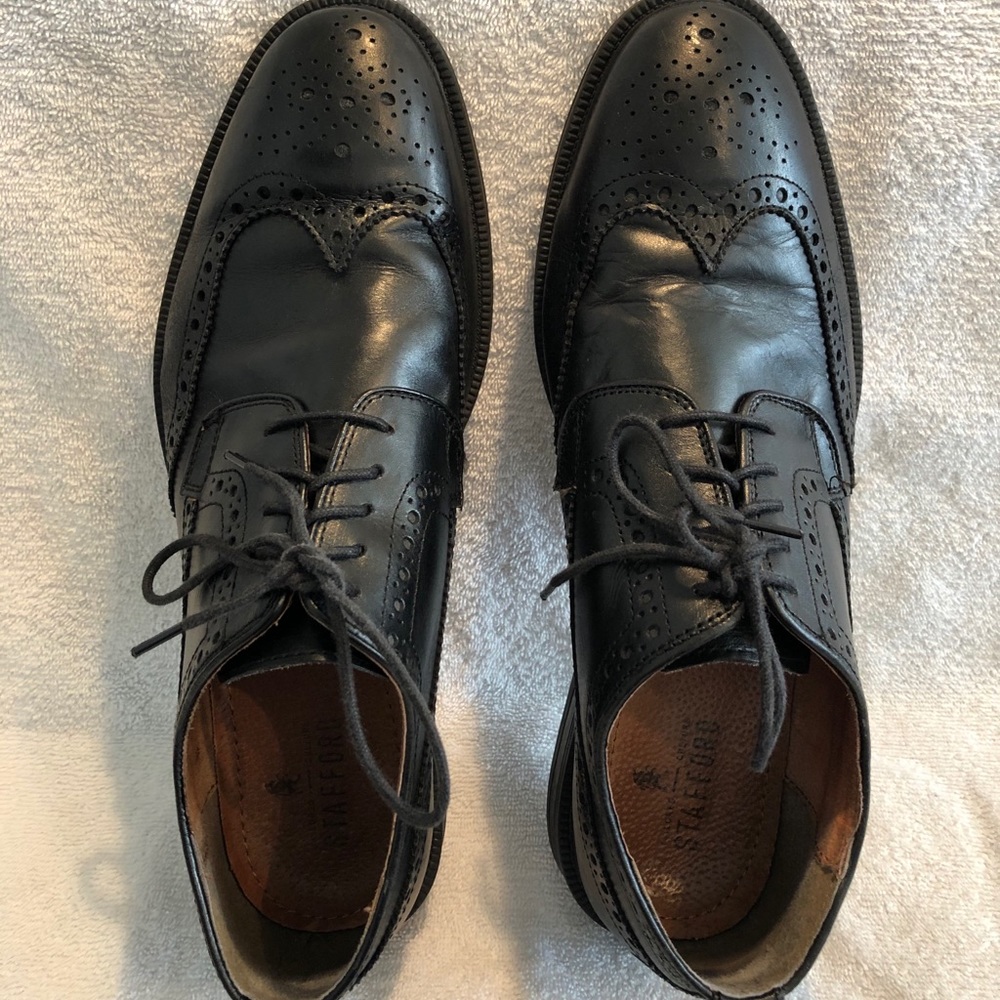 Stafford Mens black leather wingtip dress shoe